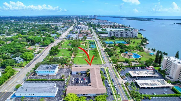$1,850 | 510 Lake Shore Drive, Unit 20, Lake Park, FL 33403