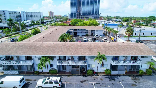 $1,850 | 510 Lake Shore Drive, Unit 20, Lake Park, FL 33403