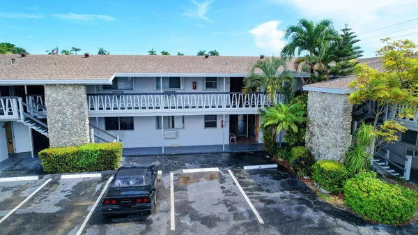 $1,850 | 510 Lake Shore Drive, Unit 20, Lake Park, FL 33403