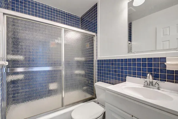 $1,850 | 510 Lake Shore Drive, Unit 20, Lake Park, FL 33403