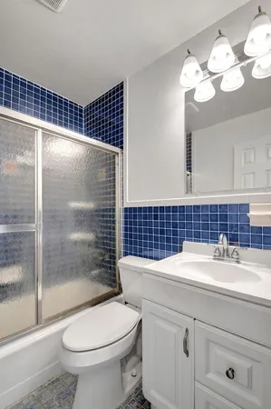 $1,850 | 510 Lake Shore Drive, Unit 20, Lake Park, FL 33403