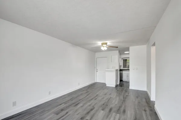 $1,850 | 510 Lake Shore Drive, Unit 20, Lake Park, FL 33403