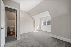 9600 Frankstown Road Pittsburgh, PA 15235 - Photo 20 of 28 an empty room with windows and bathroom