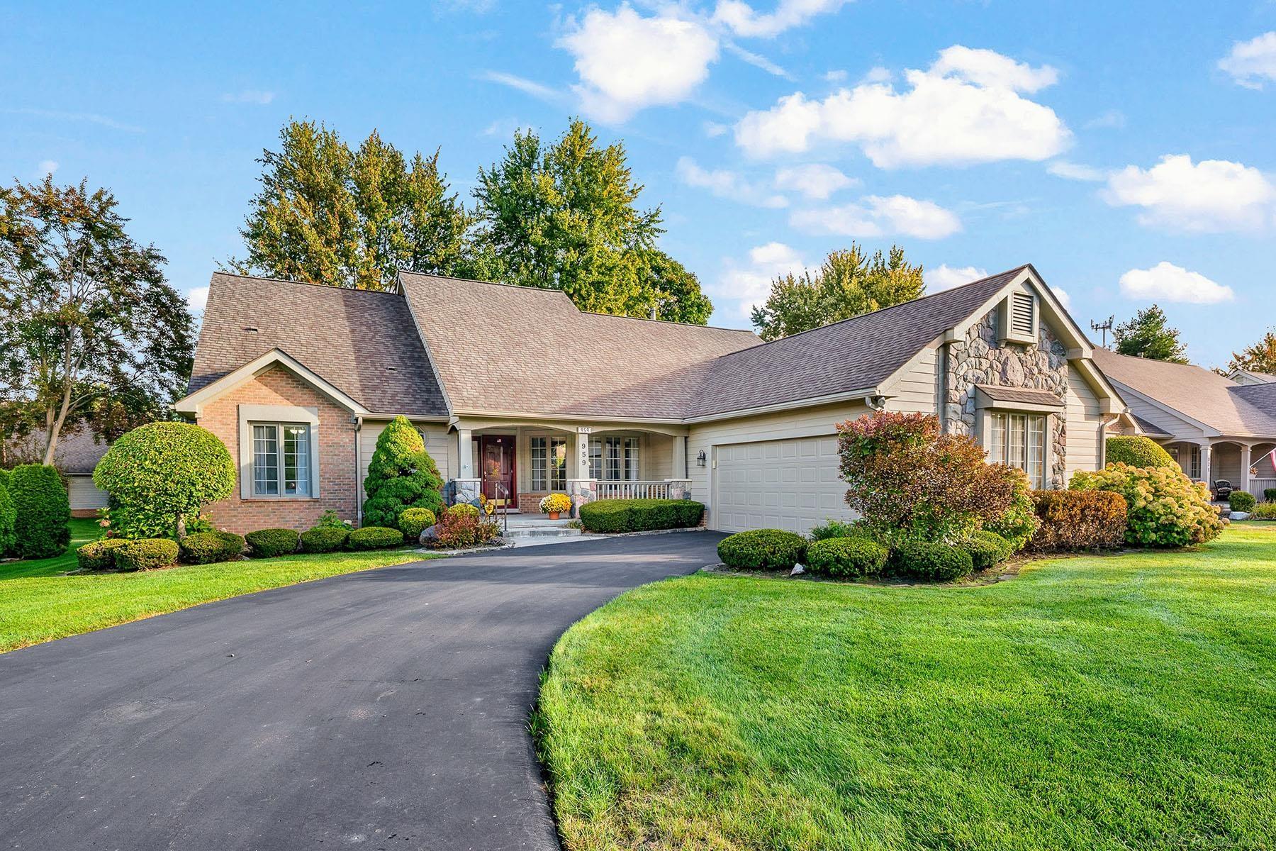959 Pine Trail Drive Rochester, MI 48307 - Photo 1 of 44 50190479-7f73b182-9db1-47d5-92d7-ad81c757db7c.JPG