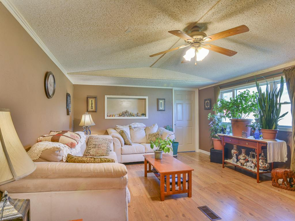 369 Miller Road Telford, TN 37690 - Photo 17 of 36 Living Room