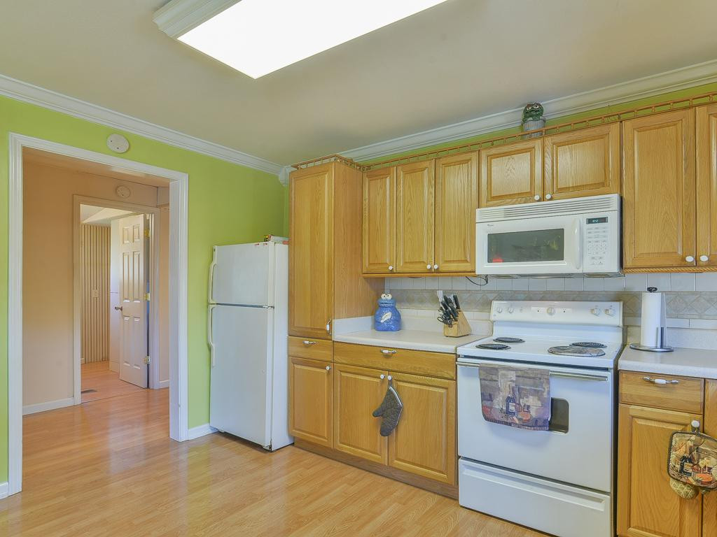 369 Miller Road Telford, TN 37690 - Photo 32 of 36 Huge Kitchen