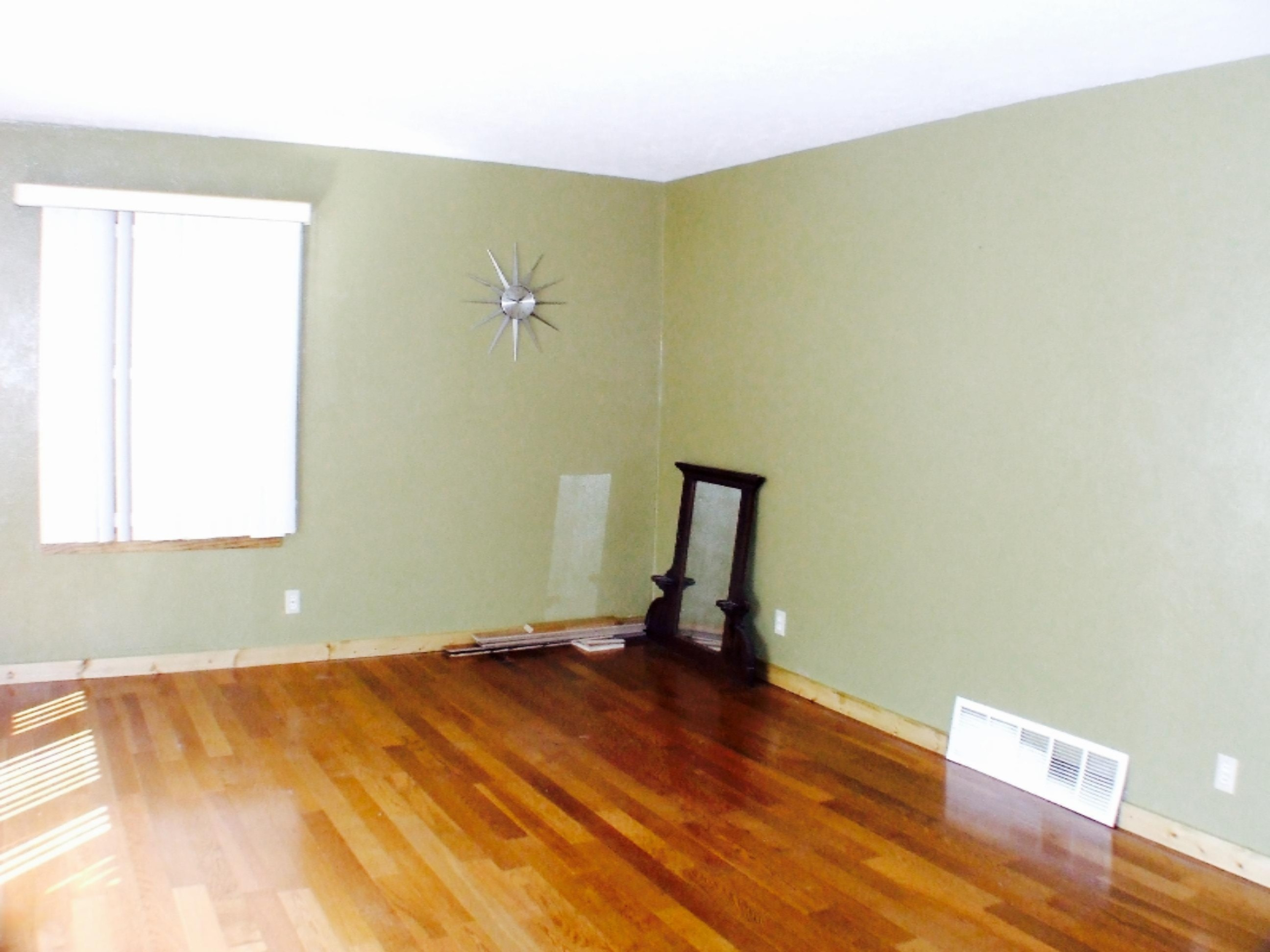 5615 Ridge Road Stevensville, MI 49127 - Photo 5 of 11 5615 Ridge livingroom