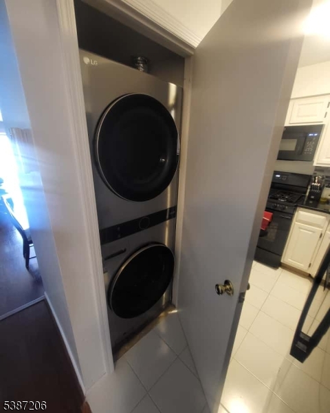 1203 Jesse Way Piscataway, NJ 08854 - Photo 9 of 12 a utility room with dryer and washer