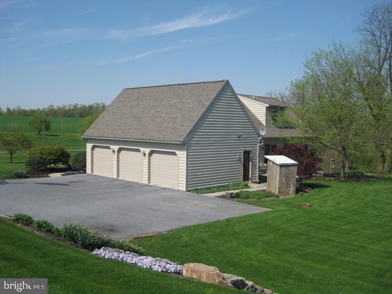 200 Bomberger Road Lititz, PA 17543 - Photo 9 of 51