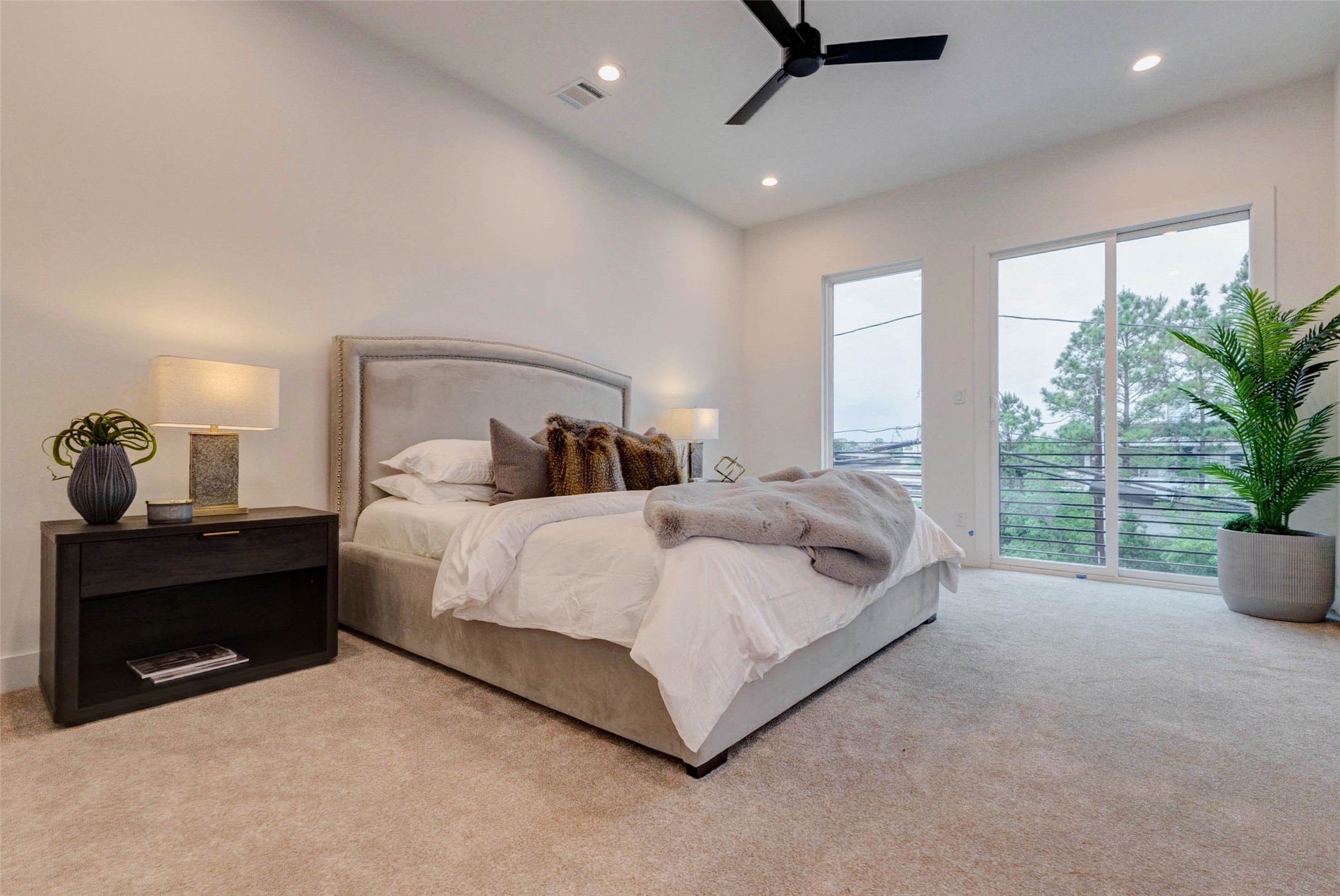 3309 St Emanuel Street Houston, TX 77004 - Photo 36 of 47 Spacious primary suite with a private balcony retreat.