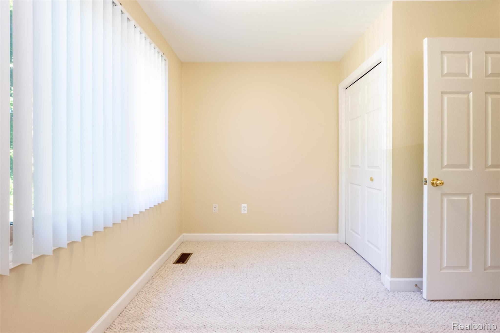 3579 Longview Avenue Rochester, MI 48307 - Photo 20 of 34 3579 Longview-21.jpg