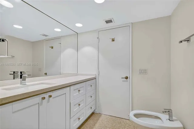 $6,200 | 520 Brickell Key Drive, Unit A604, Miami, FL 33131