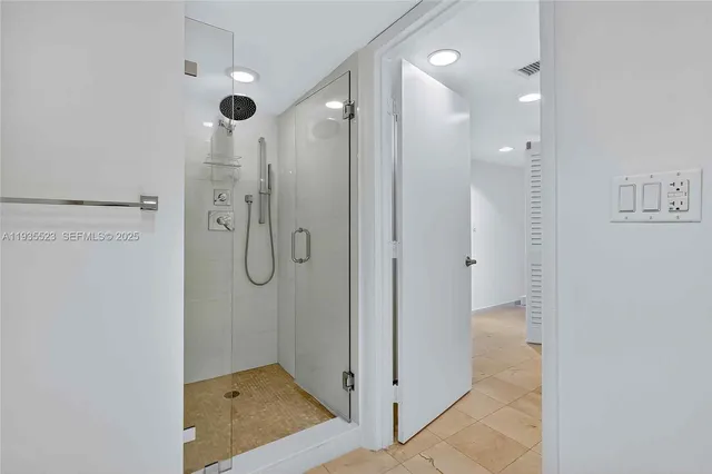 $6,200 | 520 Brickell Key Drive, Unit A604, Miami, FL 33131