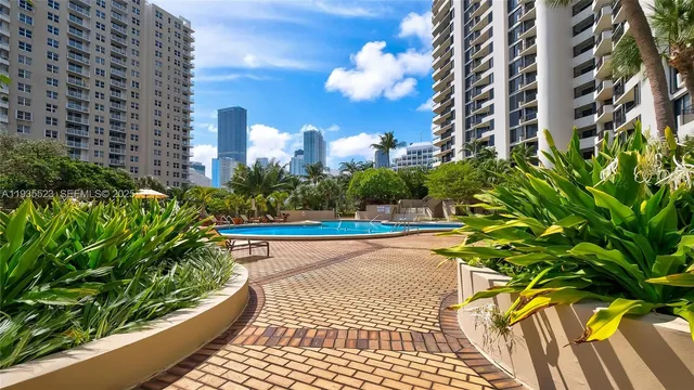 $6,200 | 520 Brickell Key Drive, Unit A604, Miami, FL 33131