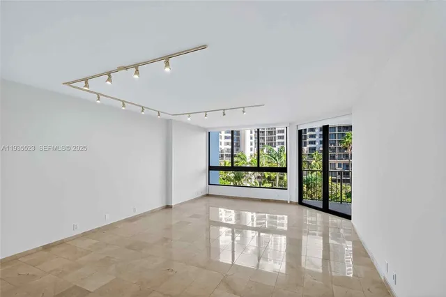 $6,200 | 520 Brickell Key Drive, Unit A604, Miami, FL 33131