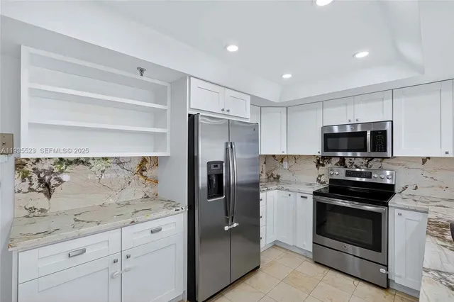 $6,200 | 520 Brickell Key Drive, Unit A604, Miami, FL 33131