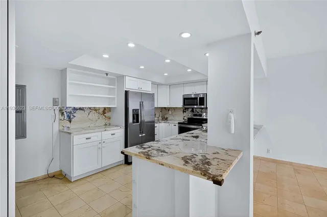 $6,200 | 520 Brickell Key Drive, Unit A604, Miami, FL 33131