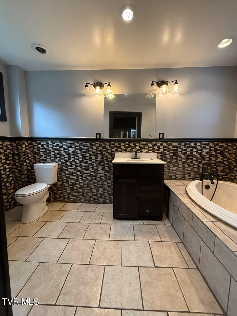 539 Madison Street Bristol, VA 24201 - Photo 8 of 22 103619_21