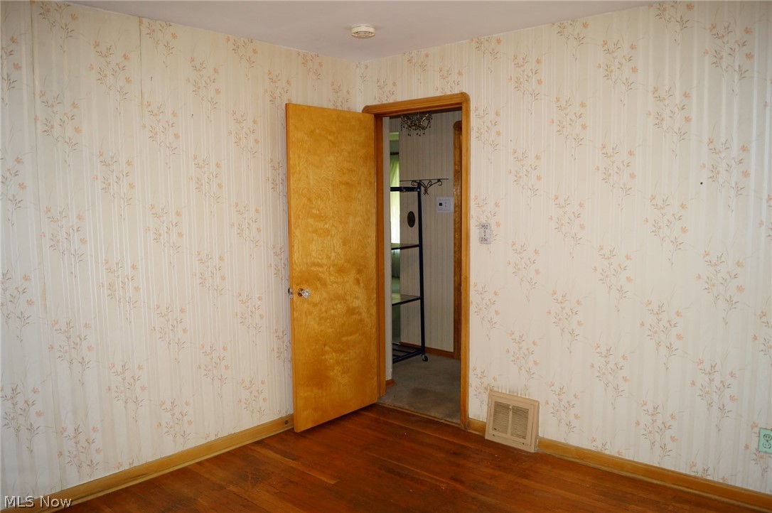 1479 Sheffield Road Cleveland, OH 44121 - Photo 11 of 35
