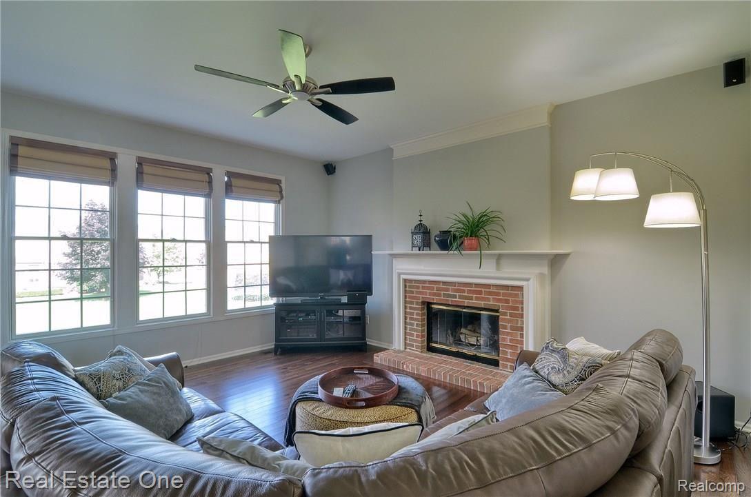 1990 Beaver Creek Drive Rochester, MI 48307 - Photo 11 of 45 Family_Room_2nd_View.jpg