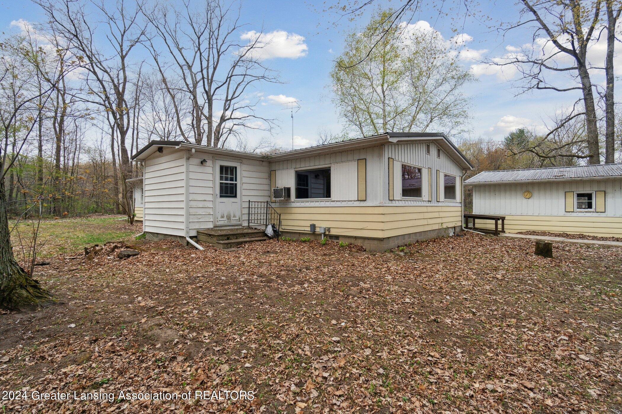 3350 South Crapo Road Ithaca, MI 48847 - Photo 10 of 39 3350-S-Crapo-Rd-Ithaca-MI-48847-WindowSt