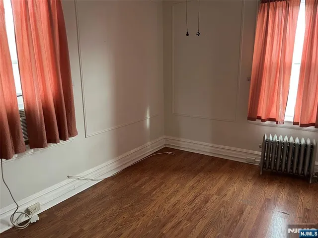 $2,725 | 202 North 17th Street, Unit 2, Bloomfield, NJ 07003