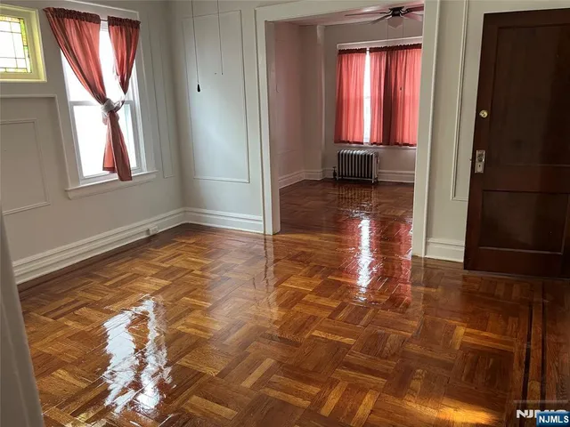 $2,725 | 202 North 17th Street, Unit 2, Bloomfield, NJ 07003