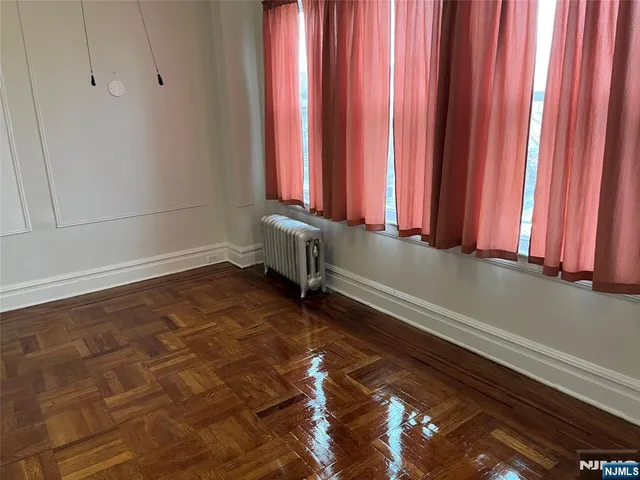 $2,725 | 202 North 17th Street, Unit 2, Bloomfield, NJ 07003