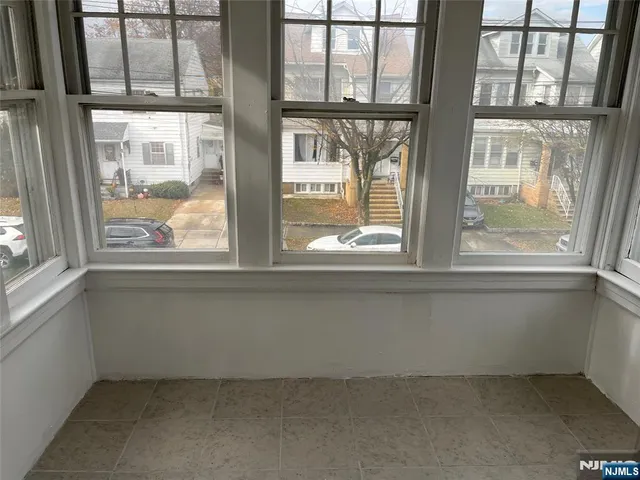 $2,725 | 202 North 17th Street, Unit 2, Bloomfield, NJ 07003