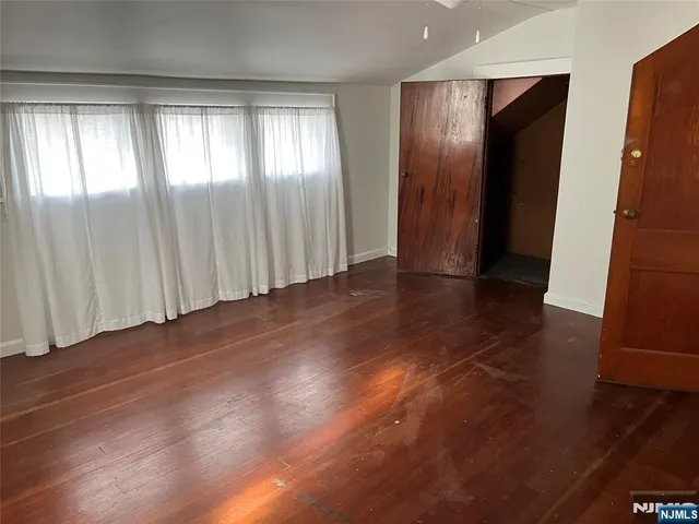 $2,725 | 202 North 17th Street, Unit 2, Bloomfield, NJ 07003