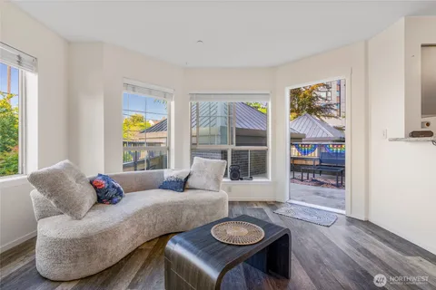 $300,000 | 1125 East Olive Street, Unit 202, Seattle, WA 98122
