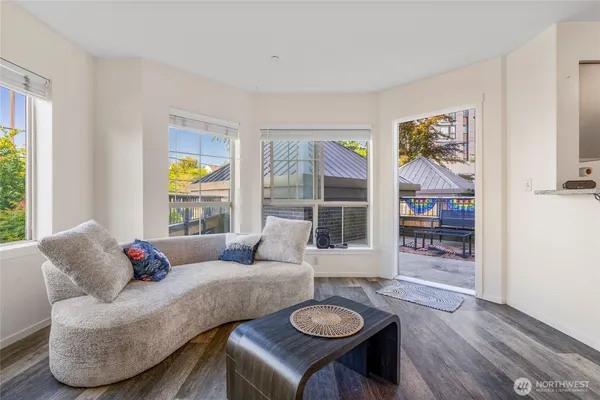 $300,000 | 1125 East Olive Street, Unit 202, Seattle, WA 98122