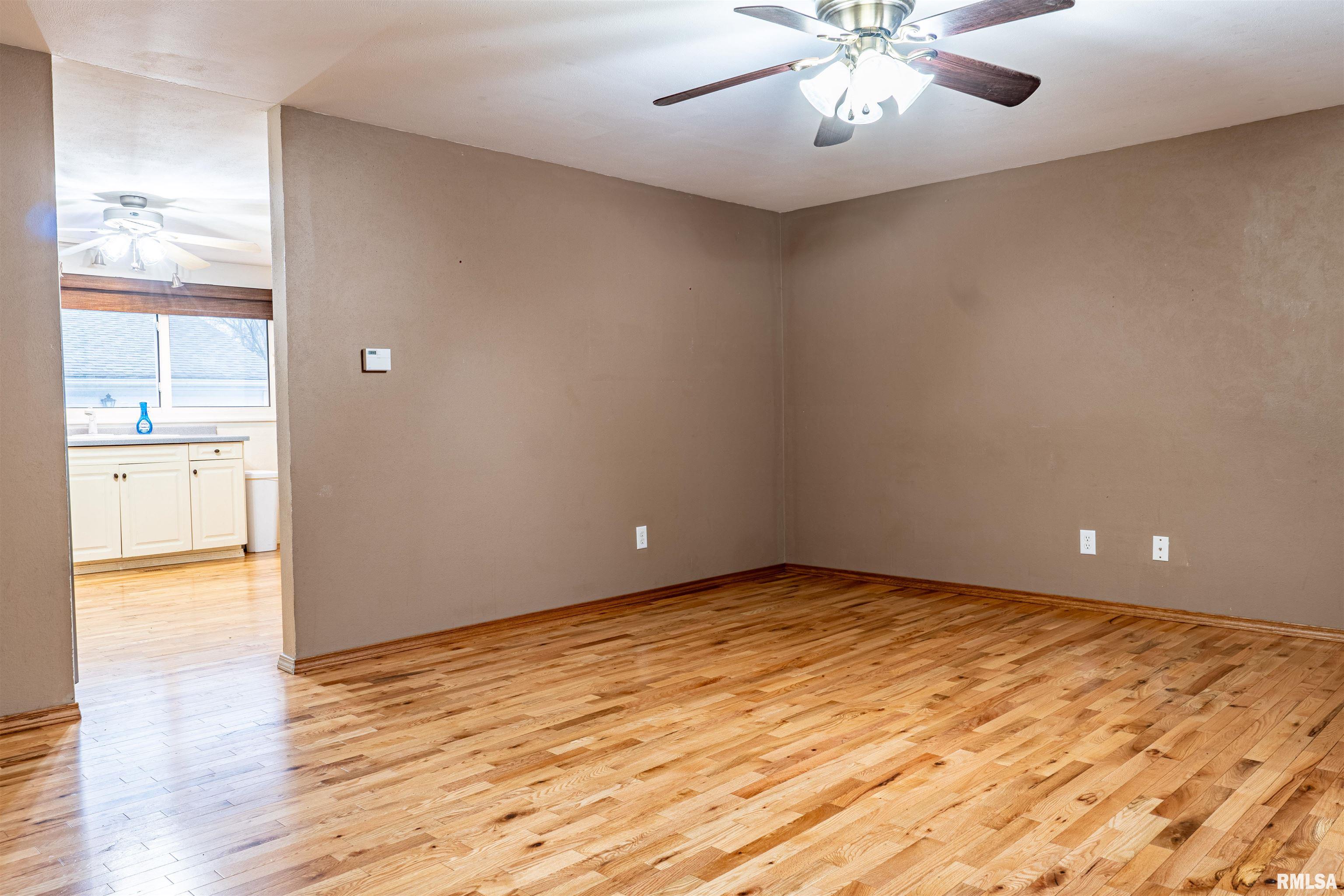 2008 Sheridan Road Pekin, IL 61554 - Photo 3 of 26
