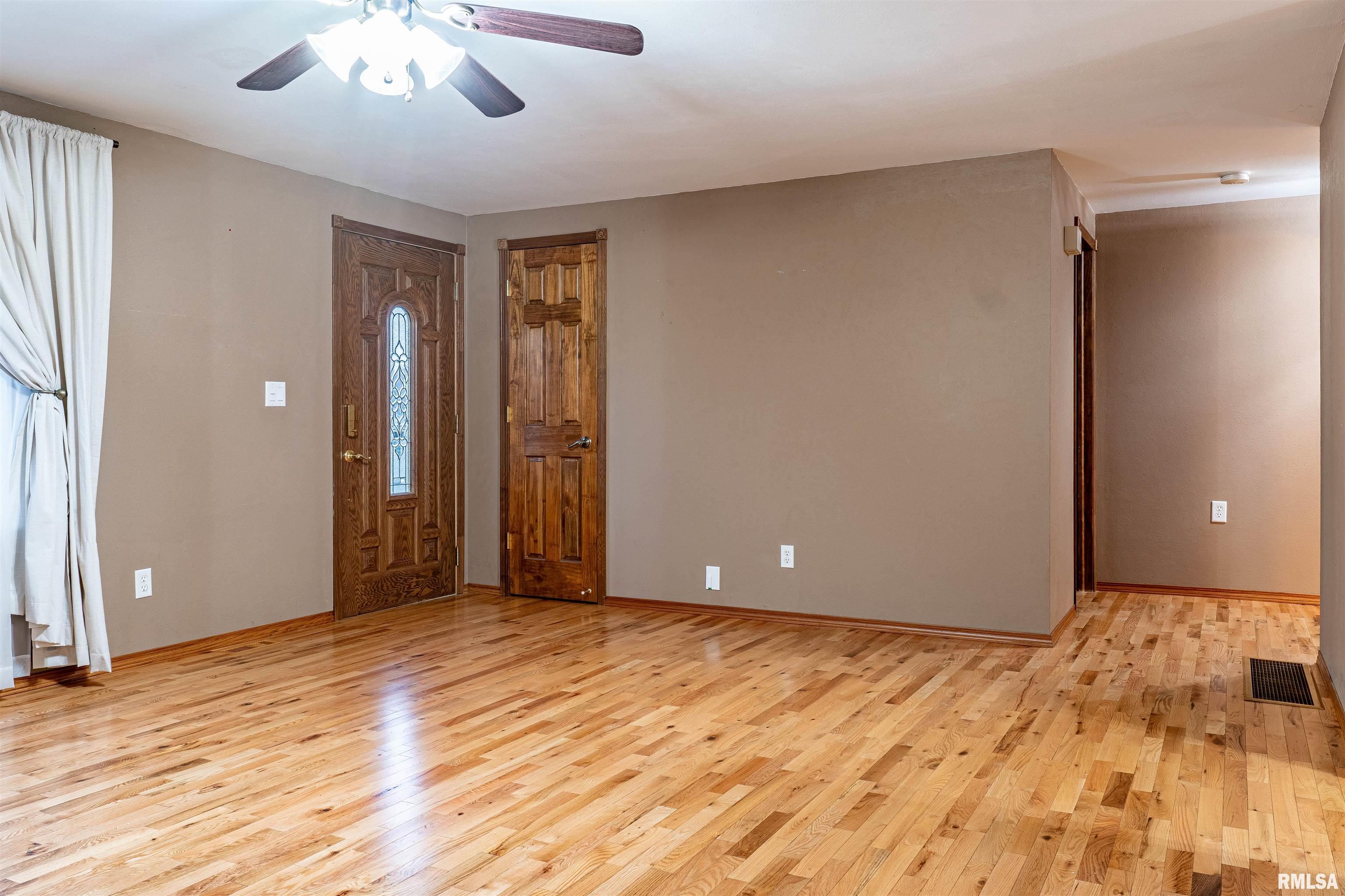 2008 Sheridan Road Pekin, IL 61554 - Photo 4 of 26