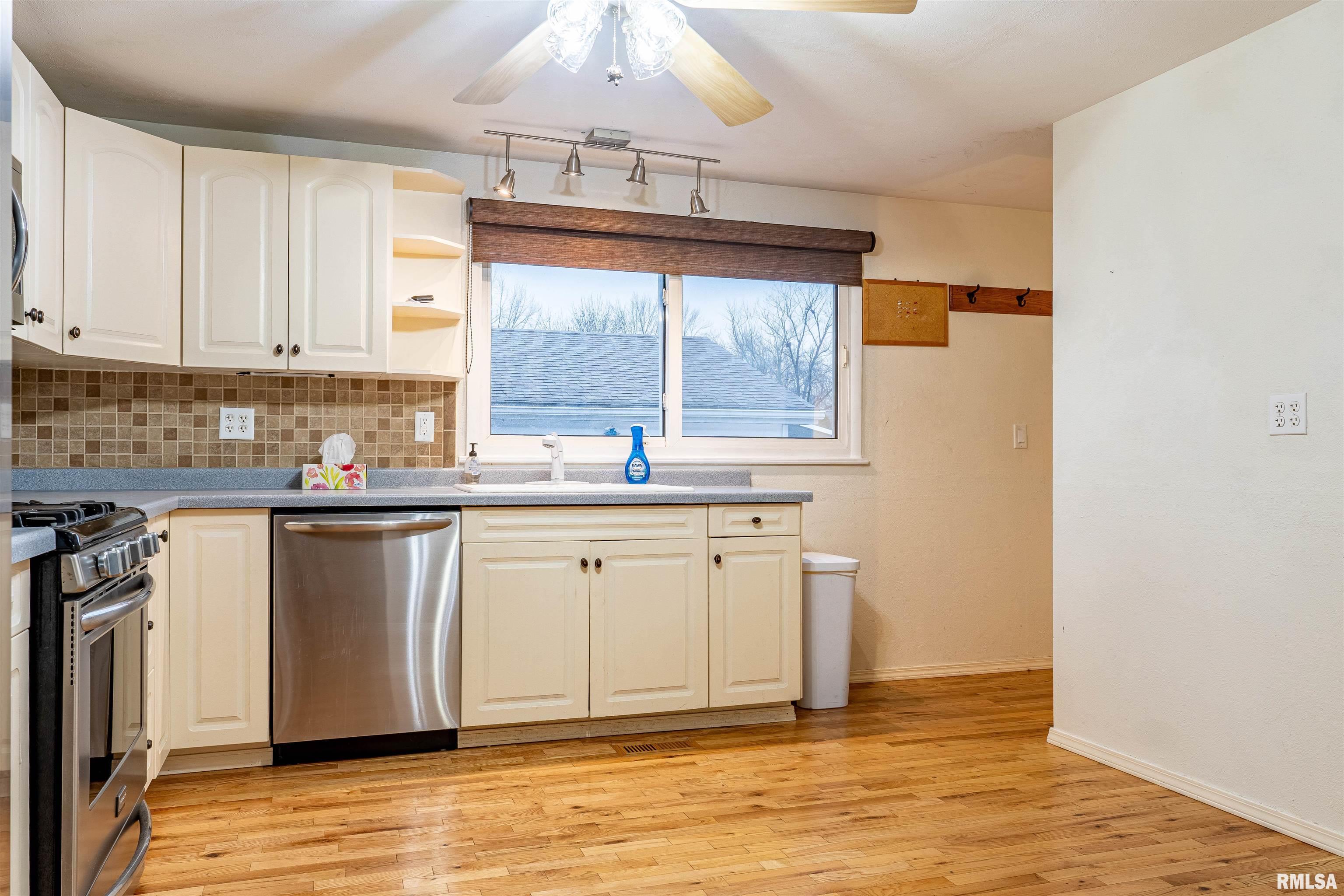 2008 Sheridan Road Pekin, IL 61554 - Photo 5 of 26