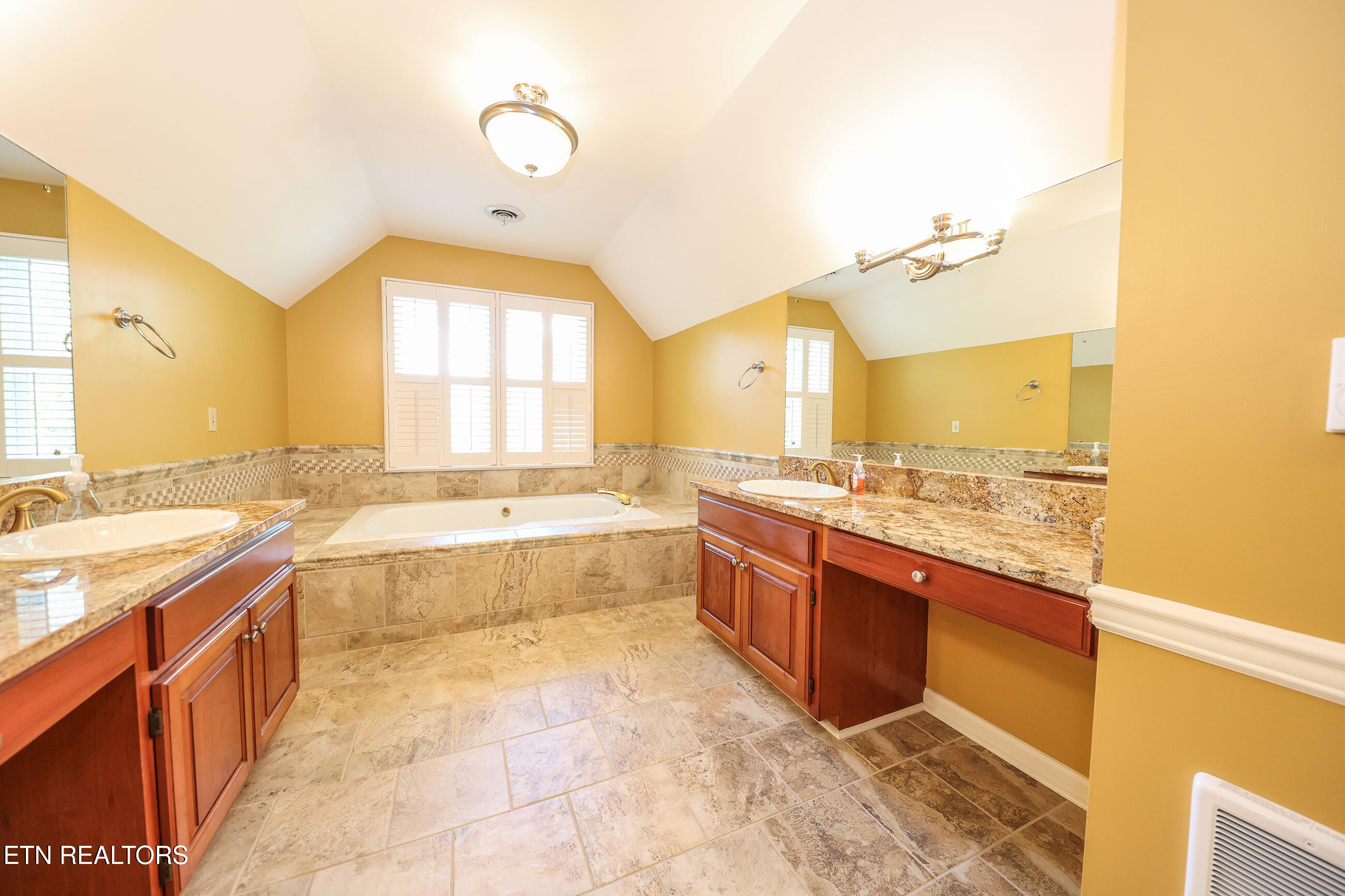 136 Baypath Drive Oak Ridge, TN 37830 - Photo 32 of 57 136 owner BA 1