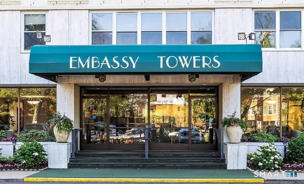 a view of outdoor area with sign board