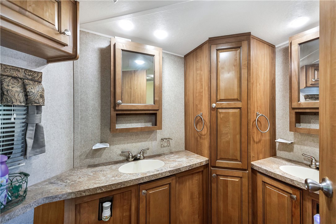 110 Lakeshore Lane Seneca, SC 29678 - Photo 28 of 50 RV interior