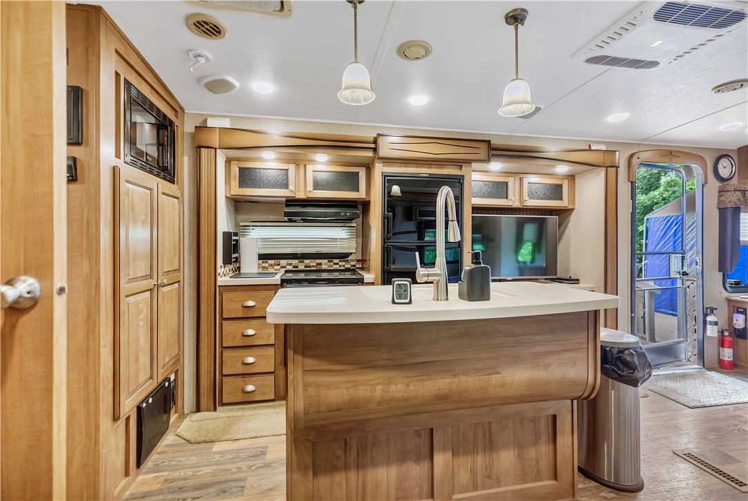 110 Lakeshore Lane Seneca, SC 29678 - Photo 33 of 50 RV interior