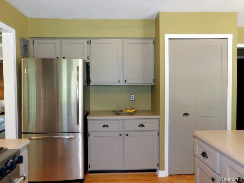 26426 Inkster Road Flat Rock, MI 48134 - Photo 27 of 56 102_4909.JPG