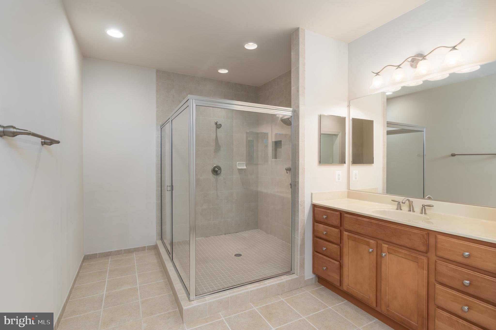 6303 Hanover Avenue Springfield, VA 22150 - Photo 19 of 29 Huge master bath.