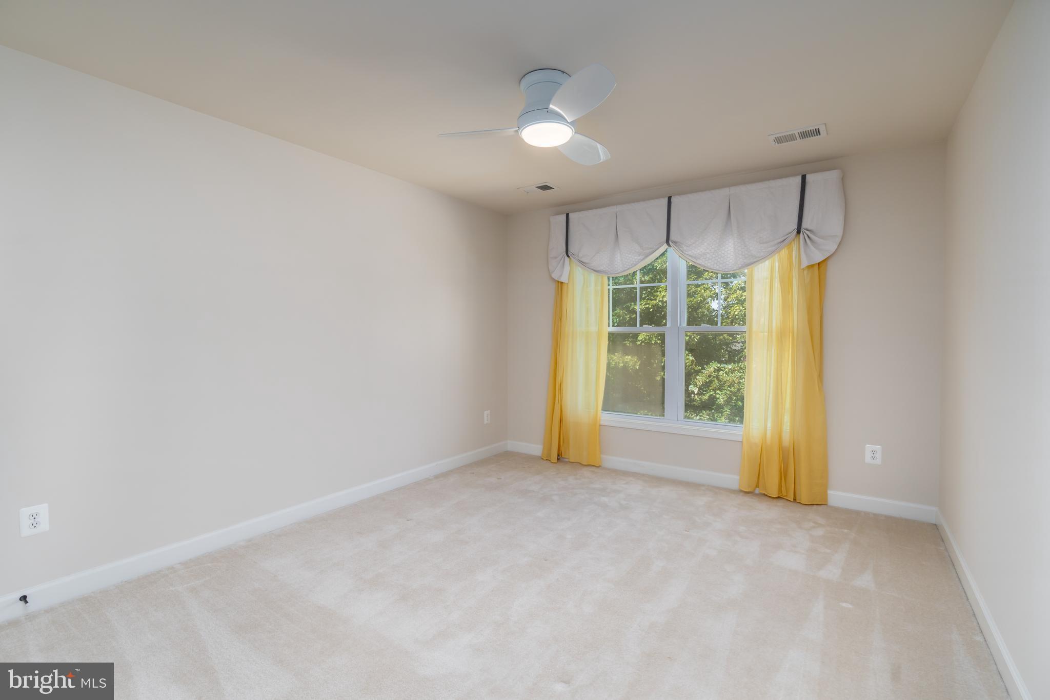 6303 Hanover Avenue Springfield, VA 22150 - Photo 25 of 29 Second level master with en suite.