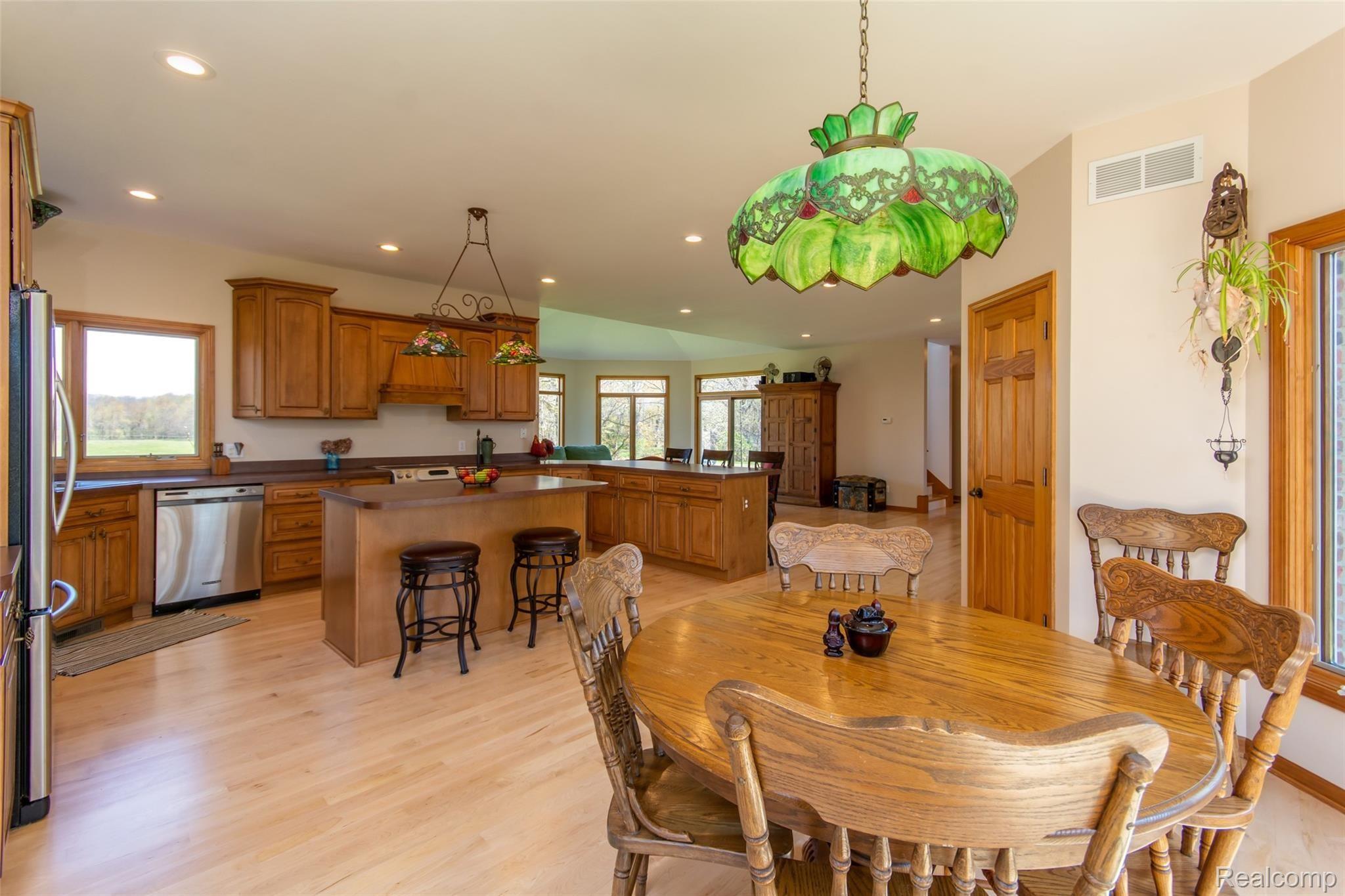 2002 West Ray Road Fenton, MI 48430 - Photo 10 of 31 DSC_1596enf.jpg