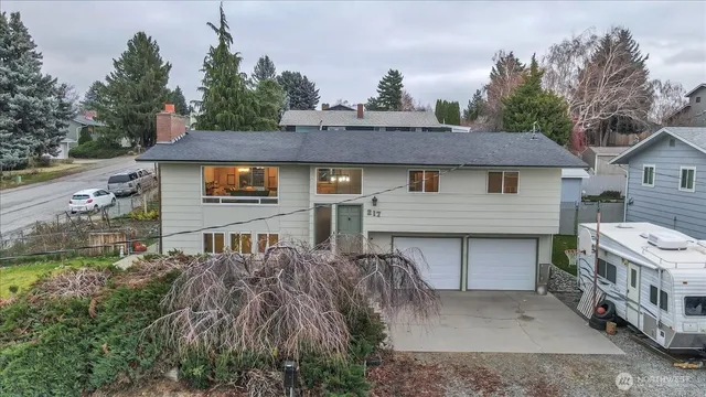 $565,000 | 217 South Iowa Avenue, East Wenatchee, WA 98802