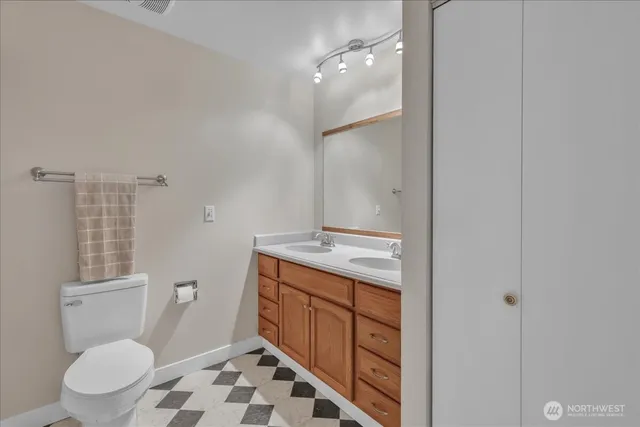 $565,000 | 217 South Iowa Avenue, East Wenatchee, WA 98802