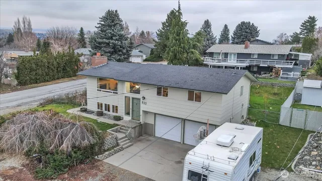 $565,000 | 217 South Iowa Avenue, East Wenatchee, WA 98802