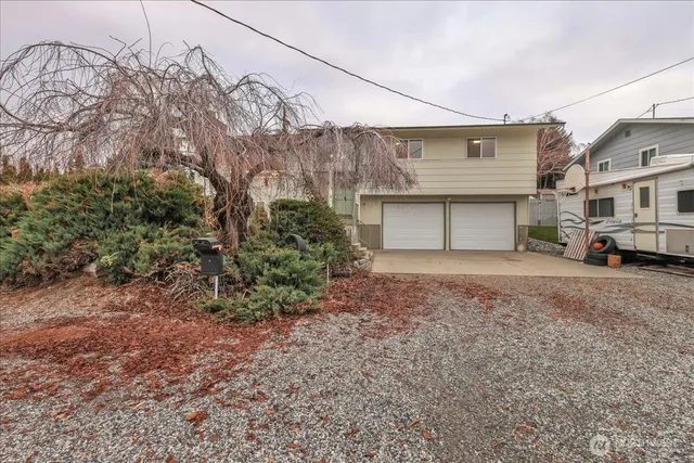 $565,000 | 217 South Iowa Avenue, East Wenatchee, WA 98802