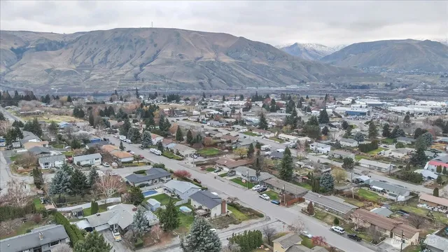 $565,000 | 217 South Iowa Avenue, East Wenatchee, WA 98802