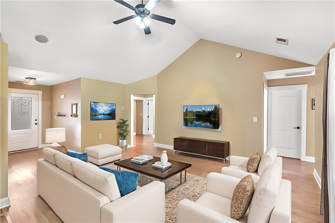 215 Maple Grove Road Seneca, SC 29678 - Photo 4 of 27 This photo is virtually staged.