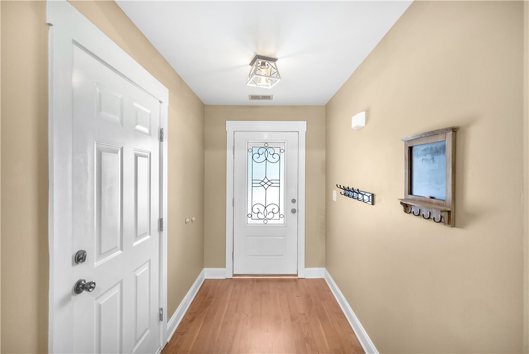 215 Maple Grove Road Seneca, SC 29678 - Photo 5 of 27 Foyer